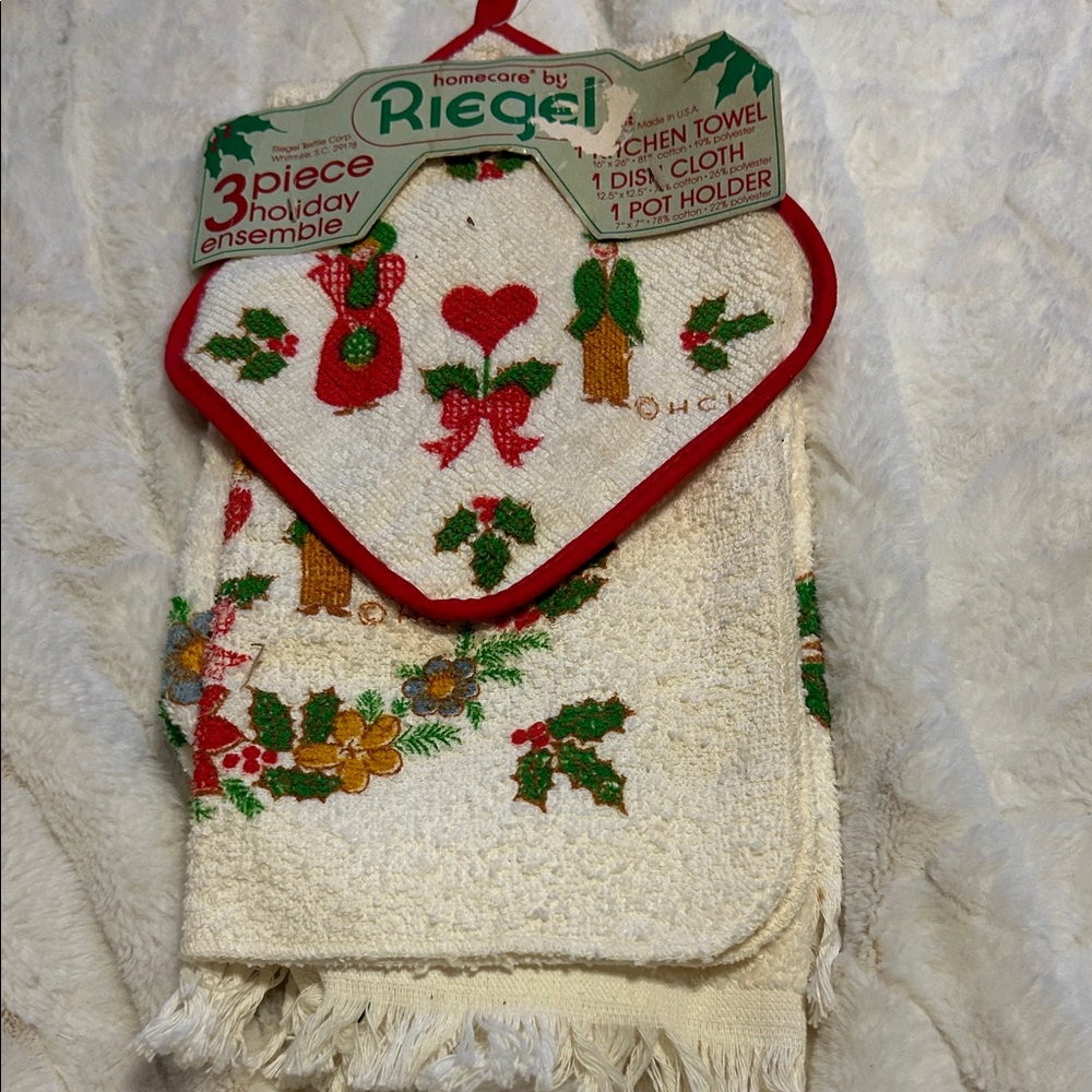 Riegel Holiday Towel Set - Festive Red and Green late 70’ early 80’s